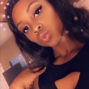 Meet your Posher, Olivia